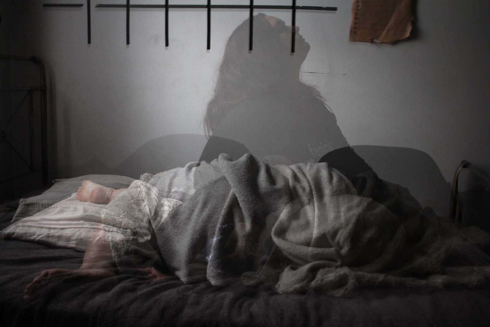 Photo by Megan te Boekhorst shadow of woman on bed